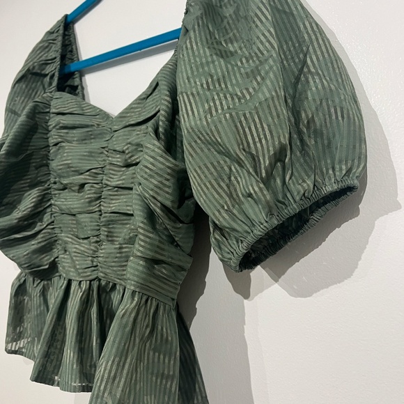 Express Ruched Cropped Top - Picture 2 of 11